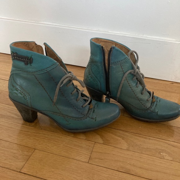 Leather ankle boots - Picture 1 of 3